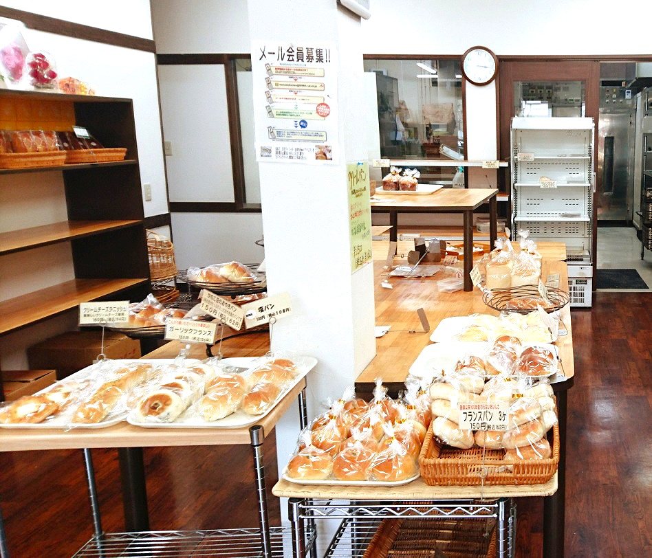横須賀・浦賀「パン市場はまだぶんてん」内観